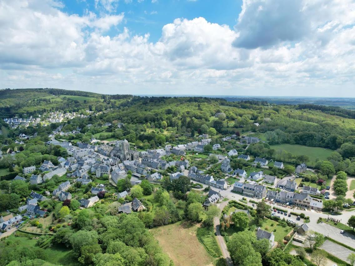 Logis Le Prieure Hotell Locronan Eksteriør bilde
